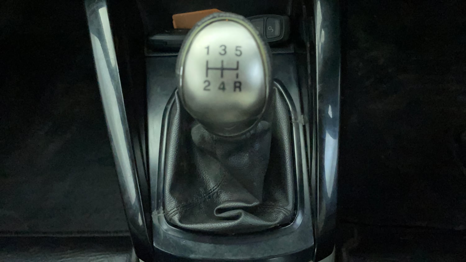 Used 2017 Ford EcoSport Titanium 1.5L TDCi Diesel Manual interior GEAR  KNOB VIEW