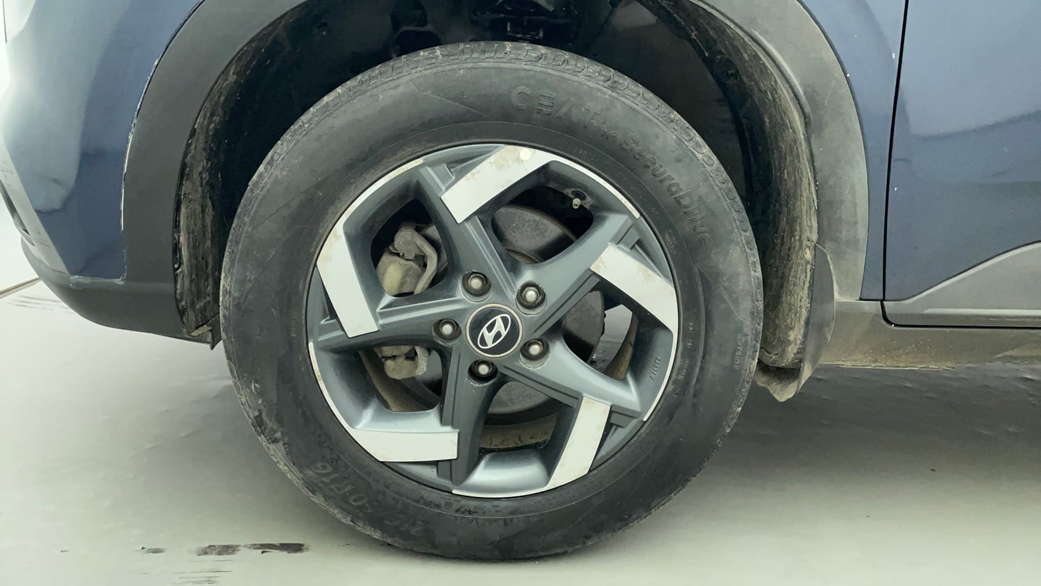 Used 2019 Hyundai Venue SX Plus 1.0 Turbo DCT Petrol Automatic tyres LEFT FRONT TYRE RIM VIEW