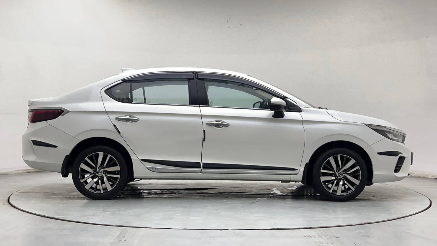 Used 2022 Honda City ZX CVT Petrol Petrol Automatic exterior RIGHT SIDE VIEW