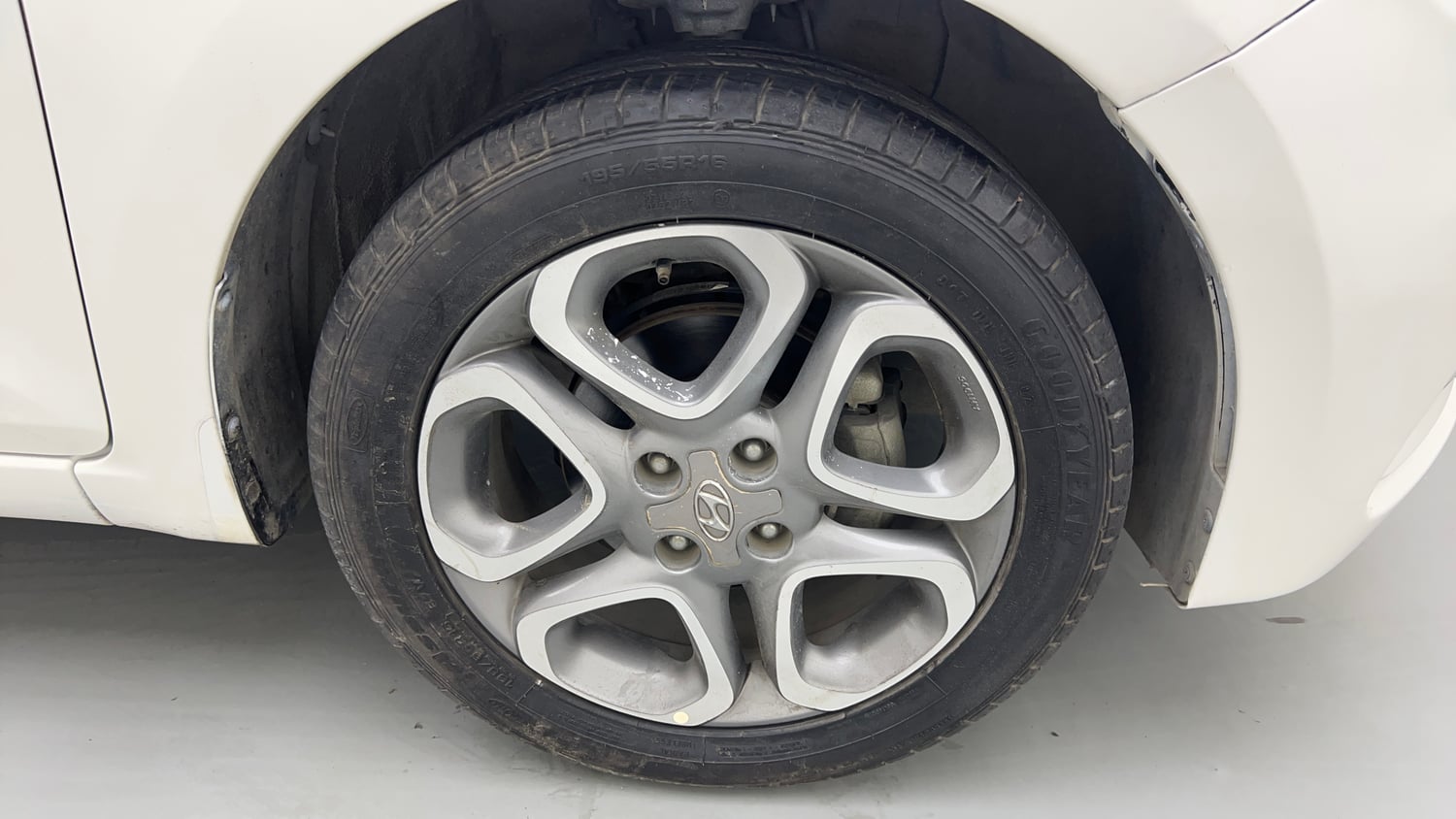 Used 2018 Hyundai Elite i20 Asta 1.2 (O) Petrol Manual tyres RIGHT FRONT TYRE RIM VIEW