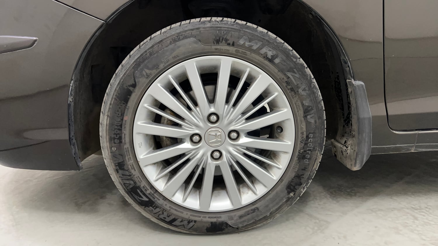 Used 2021 Honda City V CVT Petrol Petrol Automatic tyres LEFT FRONT TYRE RIM VIEW