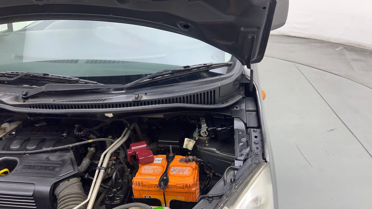 Used 2014 Maruti Suzuki Wagon R VXI Petrol Manual engine ENGINE LEFT SIDE HINGE & APRON VIEW