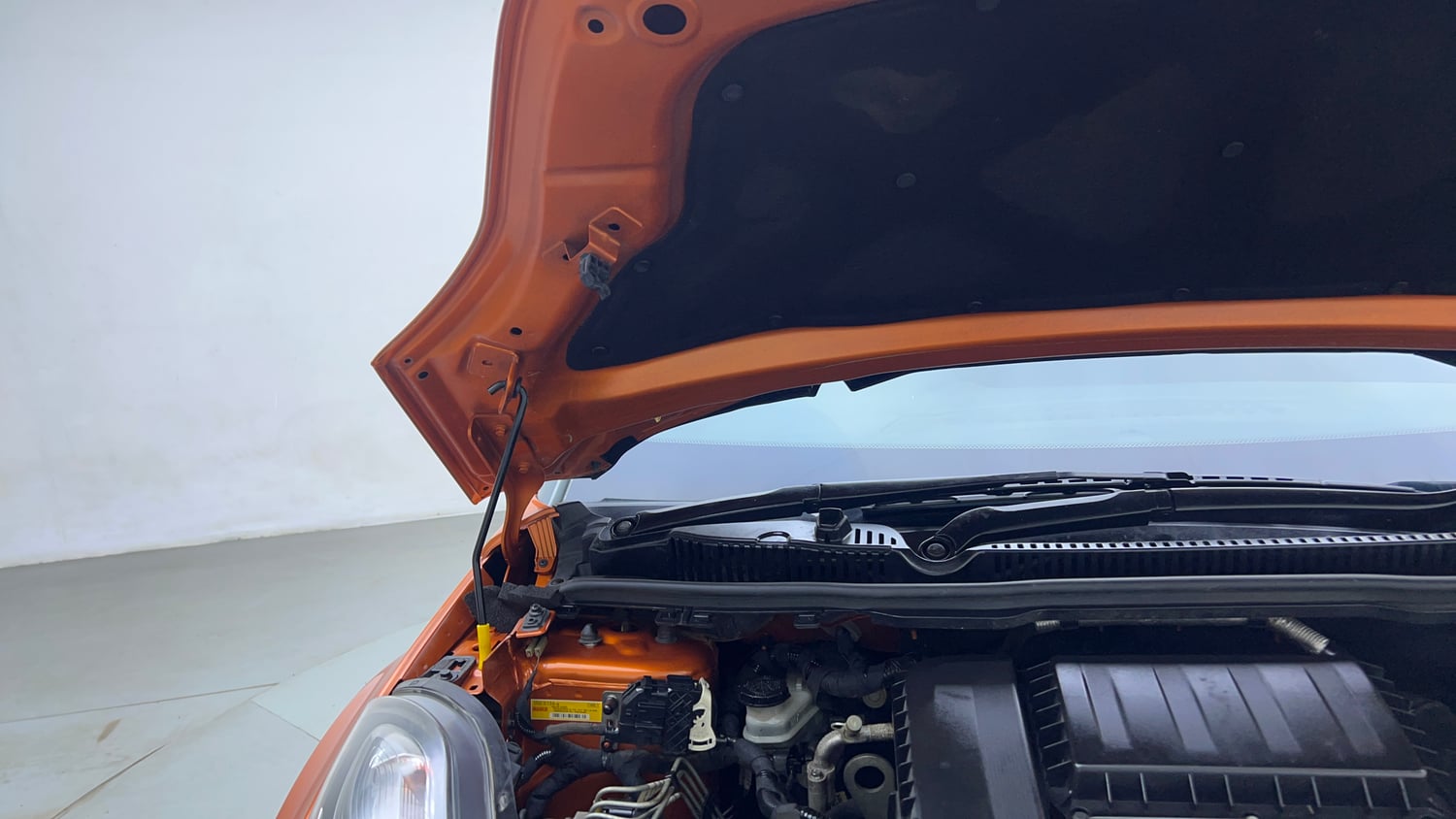 Used 2019 Tata Nexon XZA Plus Diesel Dual Tone Diesel Automatic engine ENGINE RIGHT SIDE HINGE & APRON VIEW