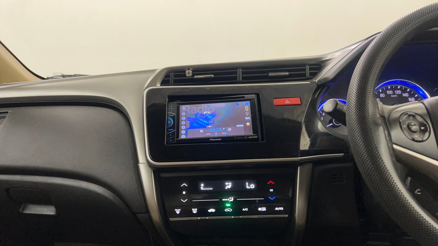 Used 2014 Honda City SV Petrol Manual interior MUSIC SYSTEM & AC CONTROL VIEW