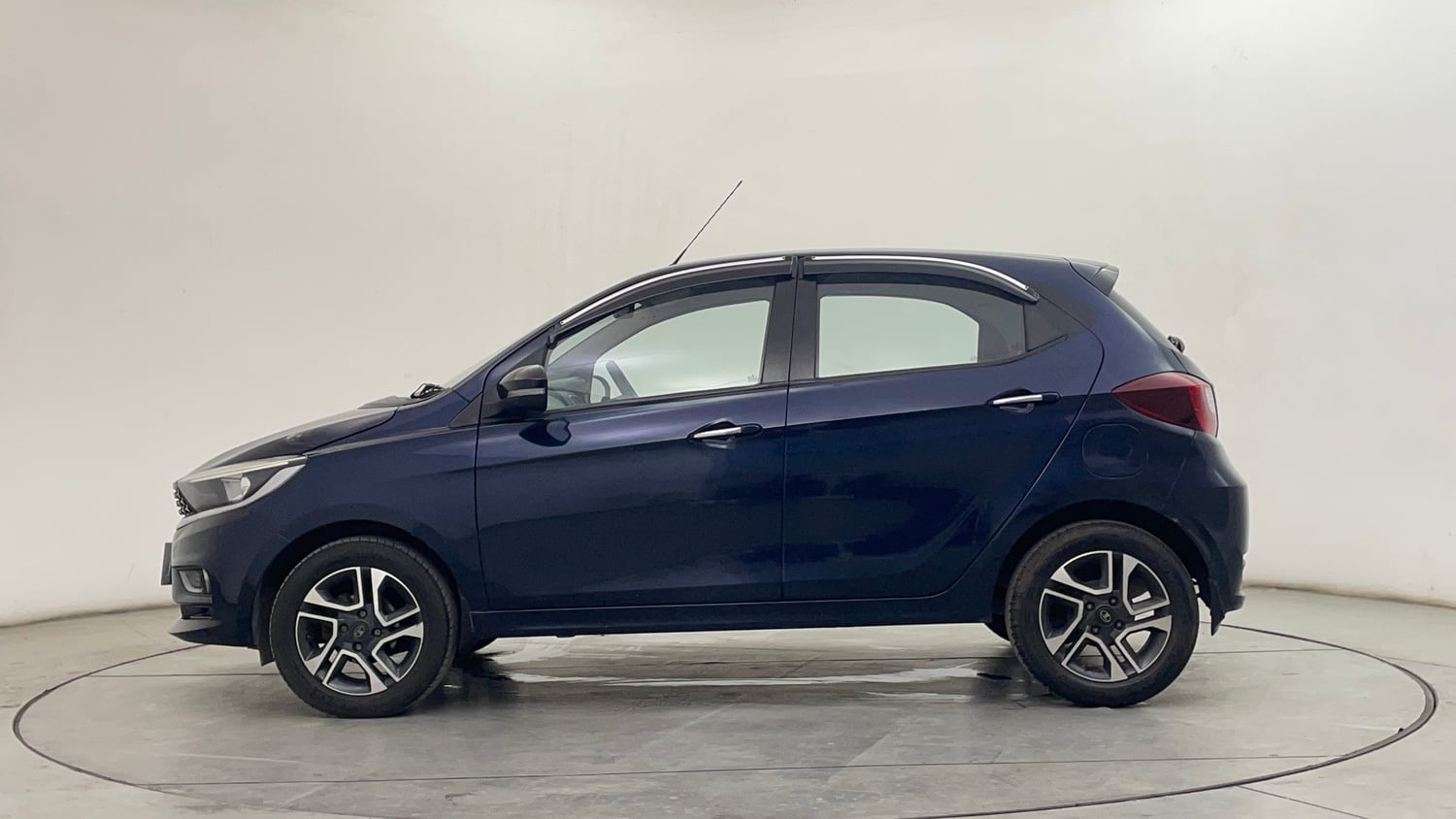 Used 2023 Tata Tiago XZ Plus Petrol Manual exterior LEFT SIDE VIEW