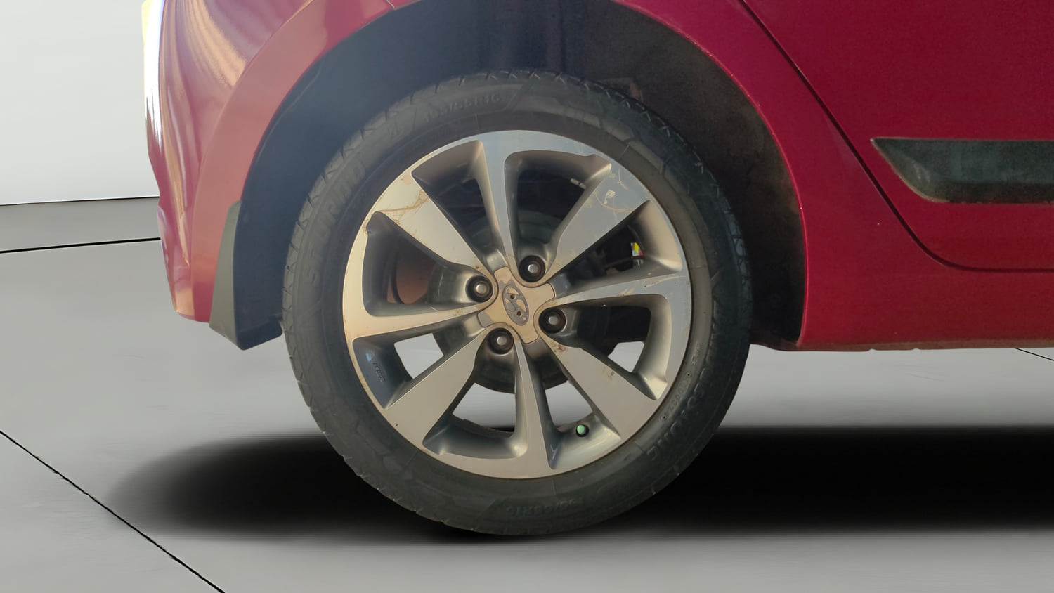 Used 2017 Hyundai Elite i20 Asta 1.2 (O) Petrol Manual tyres RIGHT REAR TYRE RIM VIEW