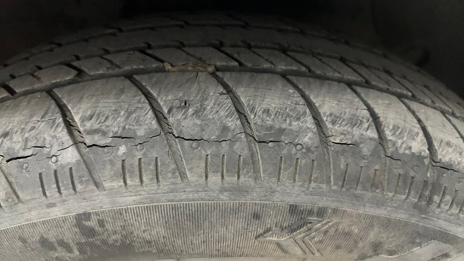 Used 2015 Hyundai Xcent Base 1.2 Petrol Manual tyres RIGHT FRONT TYRE TREAD VIEW
