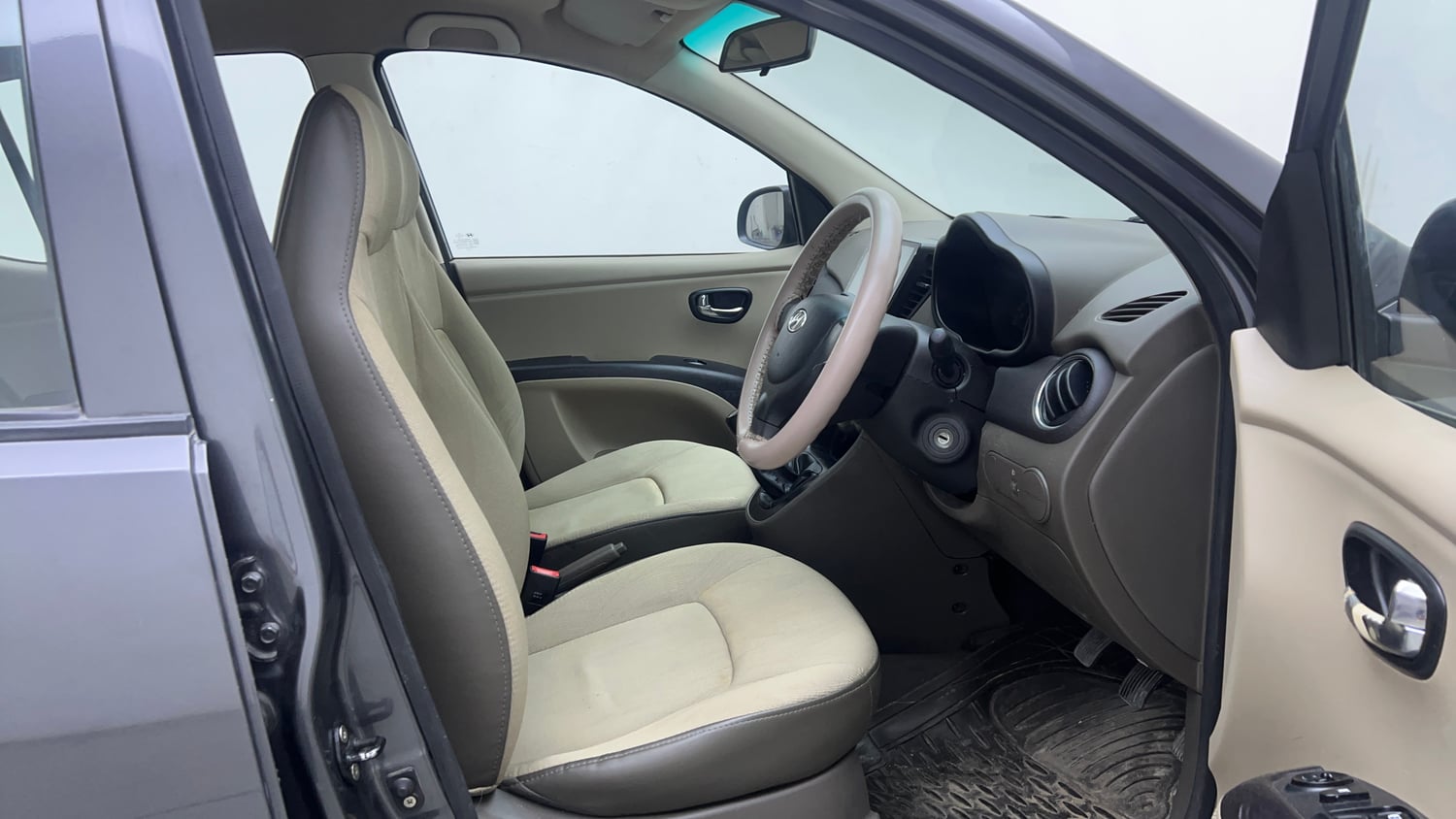 Used 2012 Hyundai i10 Sportz 1.2 Kappa2 Petrol Manual interior RIGHT SIDE FRONT DOOR CABIN VIEW