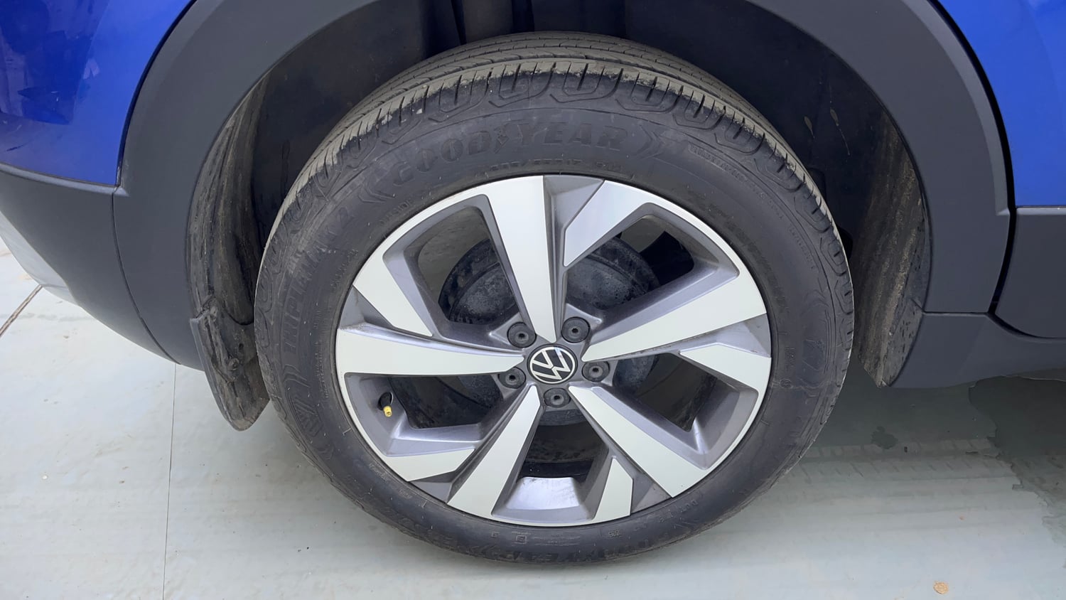 Used 2024 Volkswagen Taigun Topline 1.0 TSI AT Petrol Automatic tyres RIGHT REAR TYRE RIM VIEW