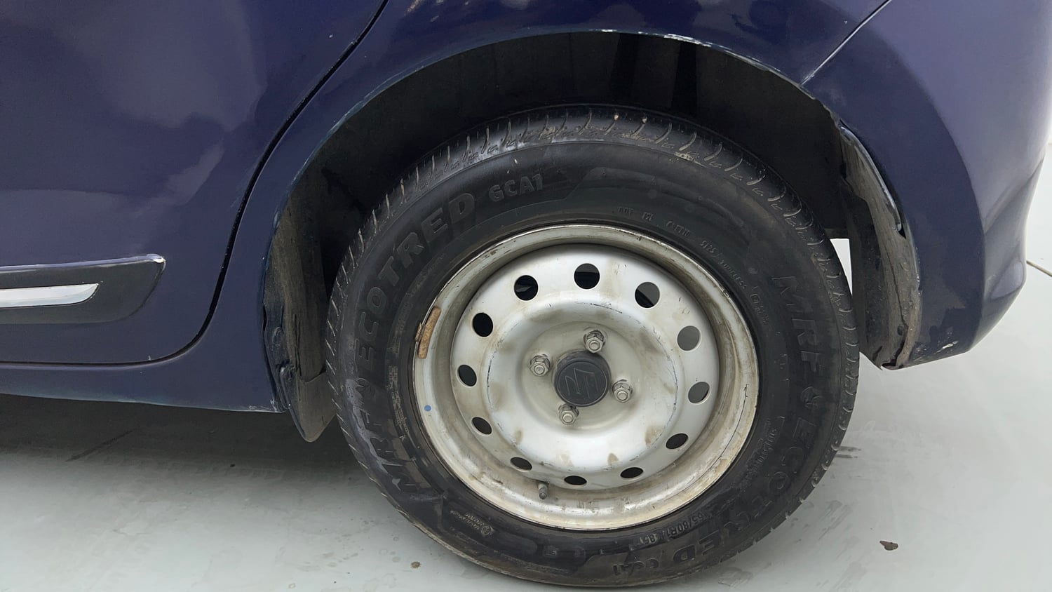 Used 2018 Maruti Suzuki Swift LXI CNG (Outside Fitted) Cng Manual tyres LEFT REAR TYRE RIM VIEW