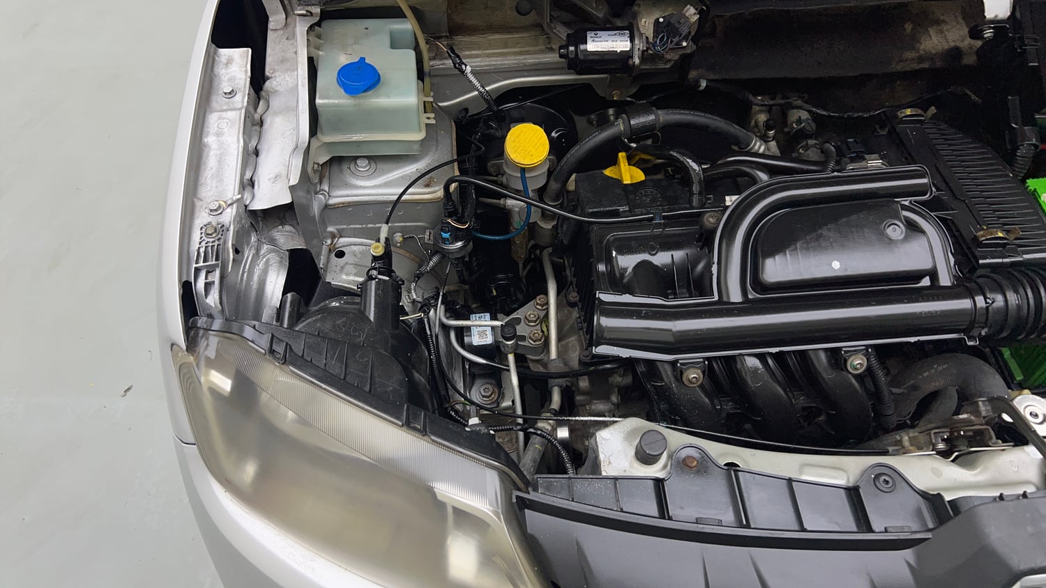 Used 2018 Renault Kwid 1.0 RXL CNG (Outside Fitted) Cng Manual engine ENGINE RIGHT SIDE VIEW