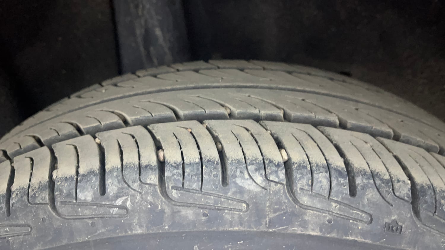 Used 2017 Maruti Suzuki Baleno Delta 1.2 Petrol Manual tyres RIGHT REAR TYRE TREAD VIEW