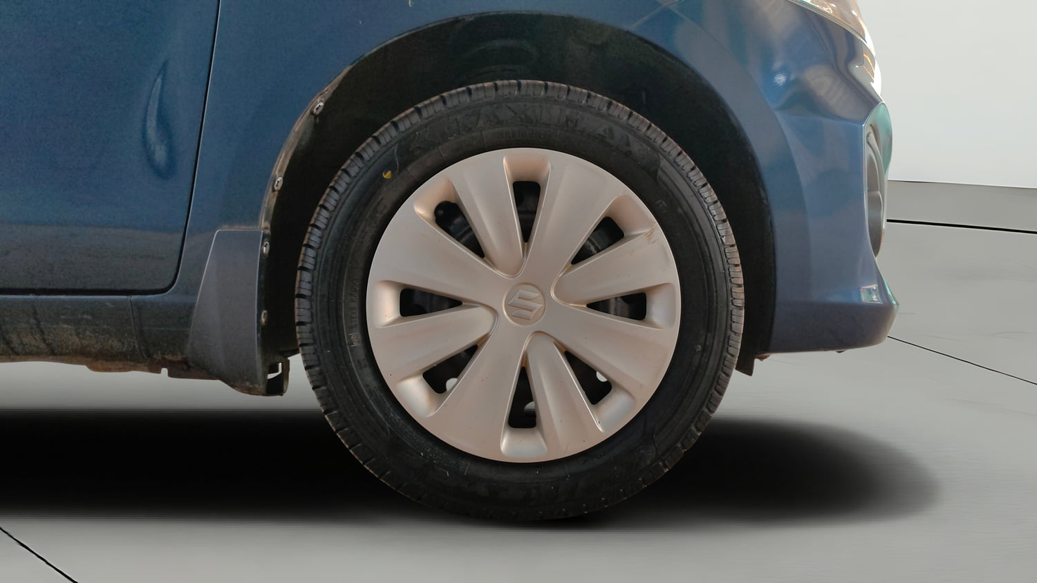 Used 2016 Maruti Suzuki Ertiga VXI Petrol Manual tyres RIGHT FRONT TYRE RIM VIEW