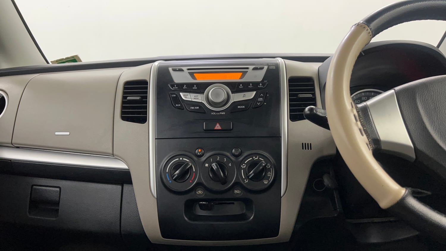 Used 2016 Maruti Suzuki Wagon R VXI Petrol Manual interior MUSIC SYSTEM & AC CONTROL VIEW