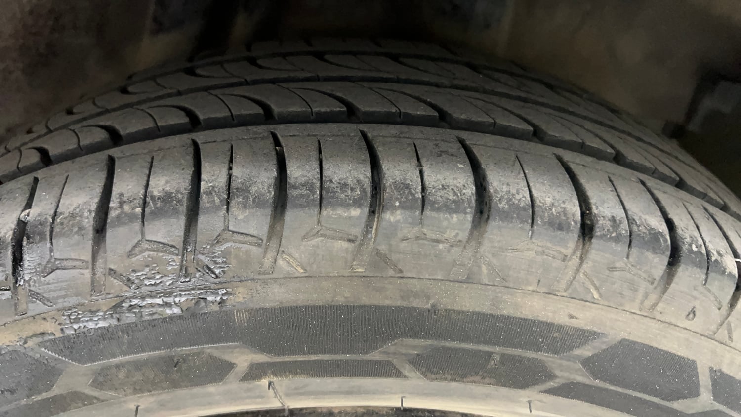 Used 2014 Honda City SV Petrol Manual tyres LEFT REAR TYRE TREAD VIEW