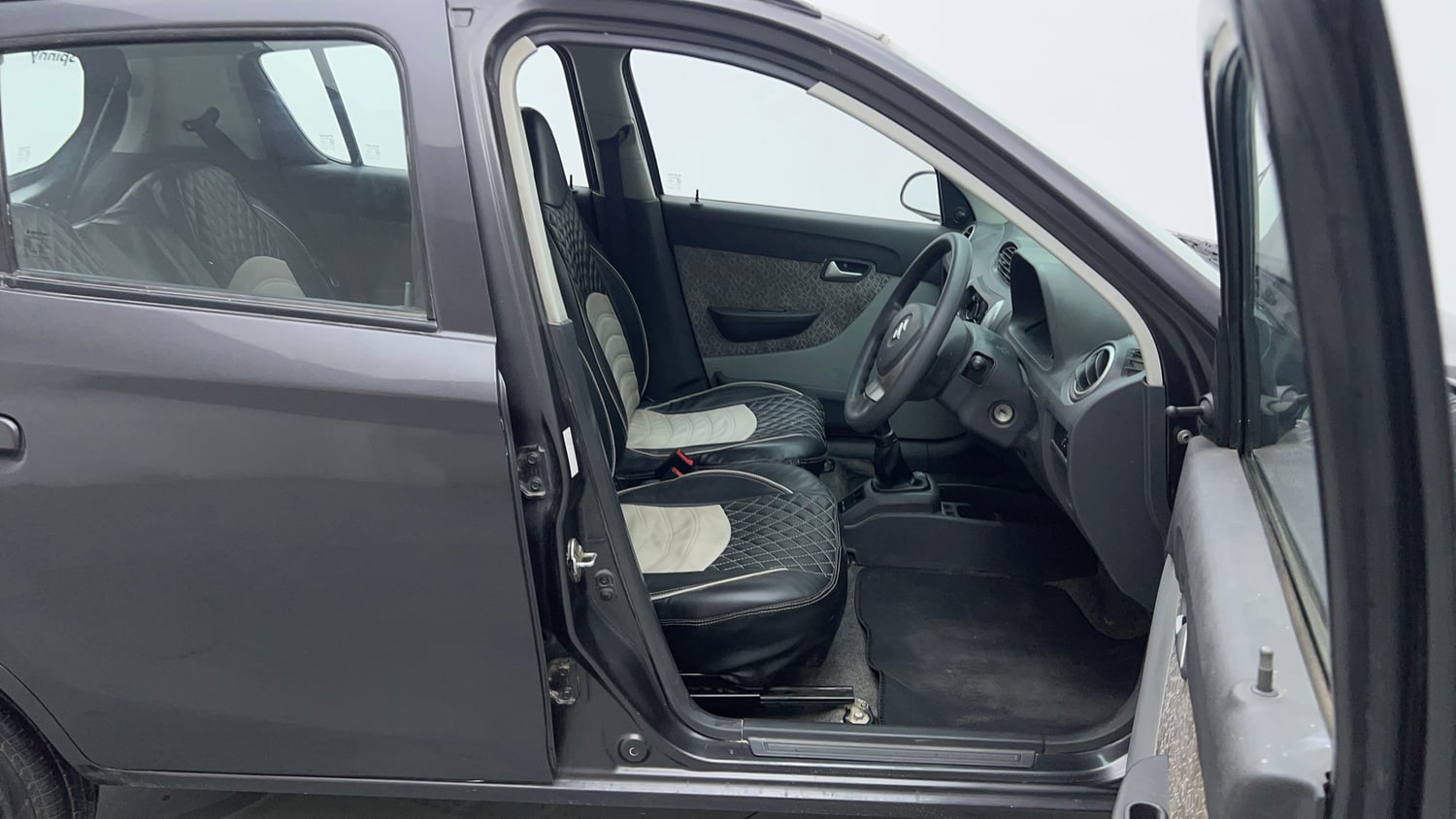 Used 2016 Maruti Suzuki Alto 800 LXi Petrol Manual interior RIGHT SIDE FRONT DOOR CABIN VIEW