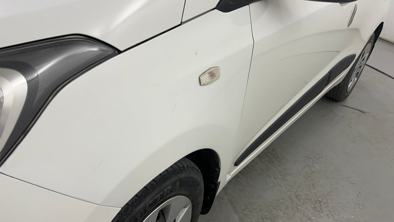 Used 2015 Hyundai Xcent Base 1.2 Petrol Manual dents MINOR SCRATCH