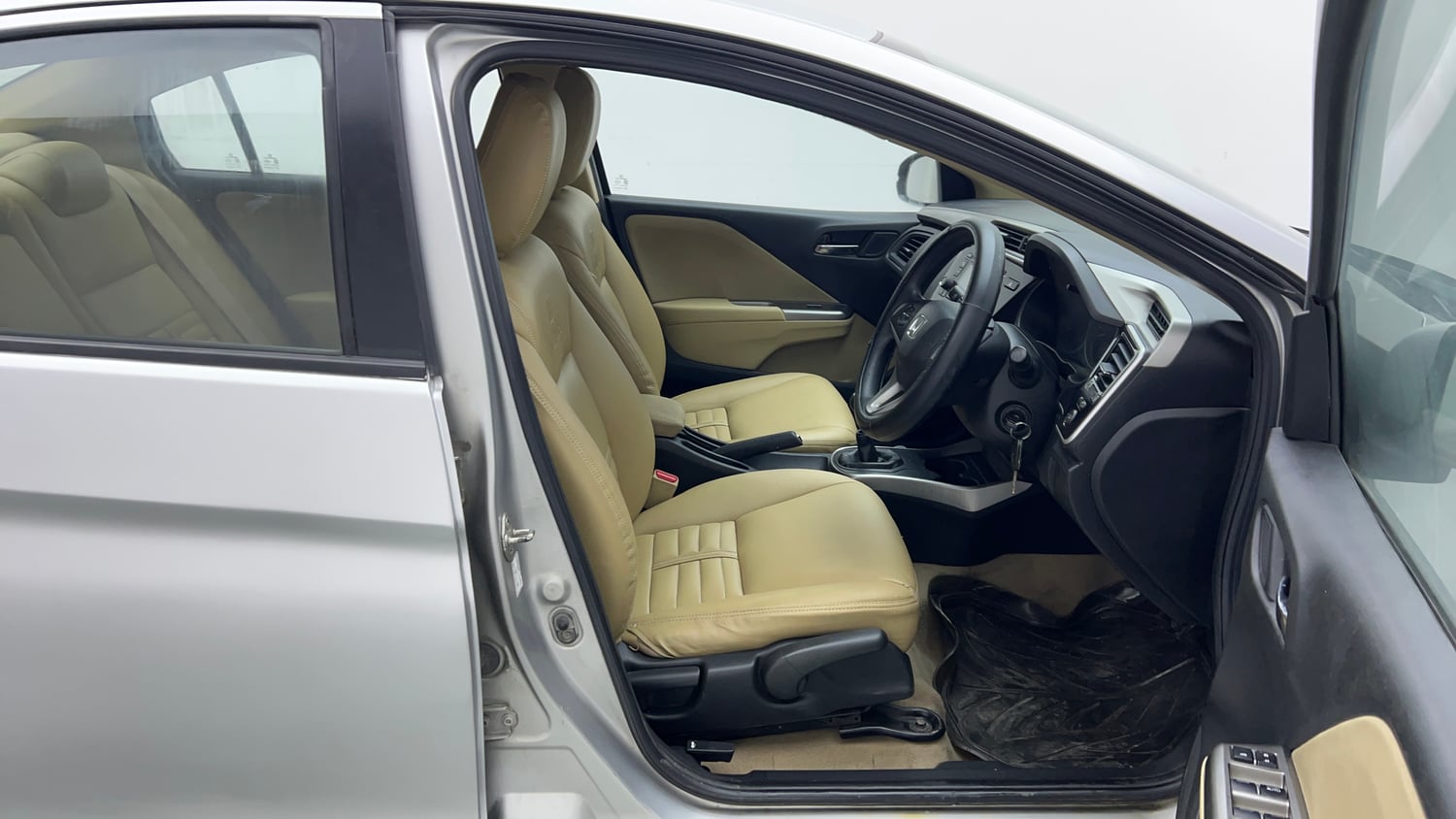 Used 2016 Honda City V Petrol Manual interior RIGHT SIDE FRONT DOOR CABIN VIEW