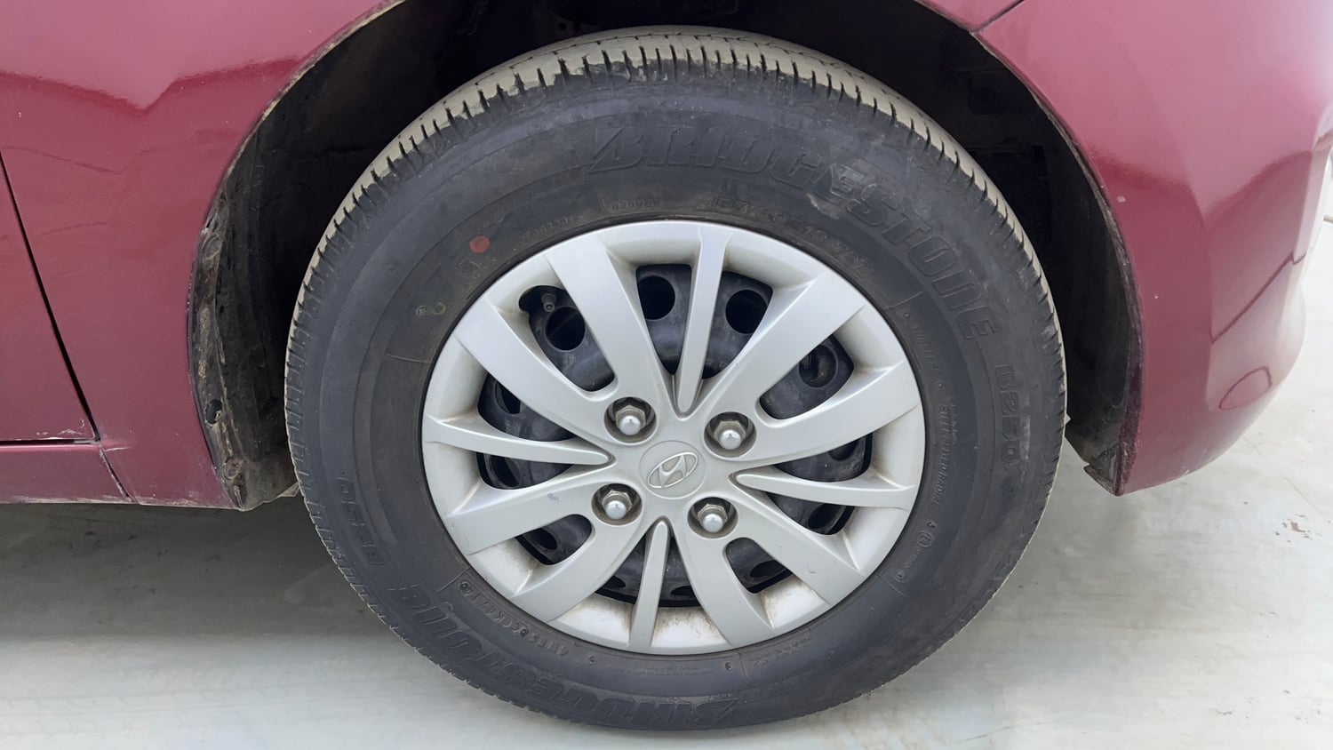 Used 2015 Hyundai i10 Sportz 1.1 iRDE2 Petrol Manual tyres RIGHT FRONT TYRE RIM VIEW