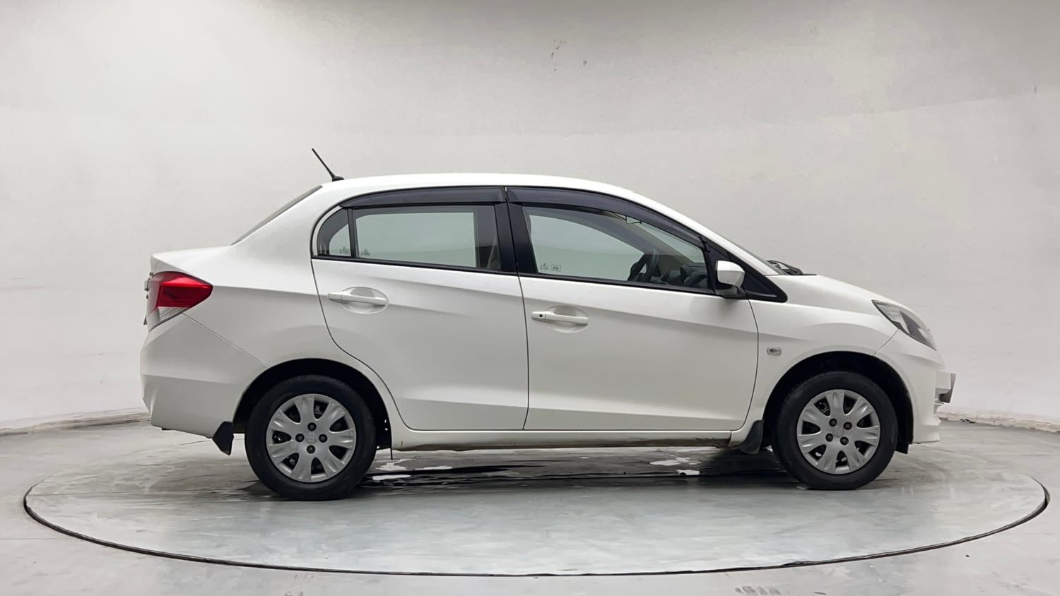 Used 2014 Honda Amaze 1.2 S i-VTEC Petrol Manual exterior RIGHT SIDE VIEW