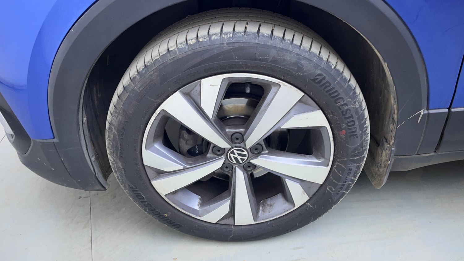 Used 2024 Volkswagen Taigun Topline 1.0 TSI AT Petrol Automatic tyres LEFT FRONT TYRE RIM VIEW