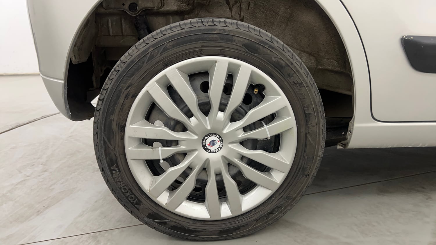 Used 2016 Maruti Suzuki Wagon R VXI Petrol Manual tyres RIGHT REAR TYRE RIM VIEW