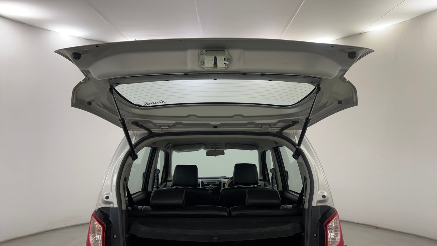 Used 2016 Maruti Suzuki Wagon R VXI Petrol Manual interior DICKY DOOR OPEN VIEW
