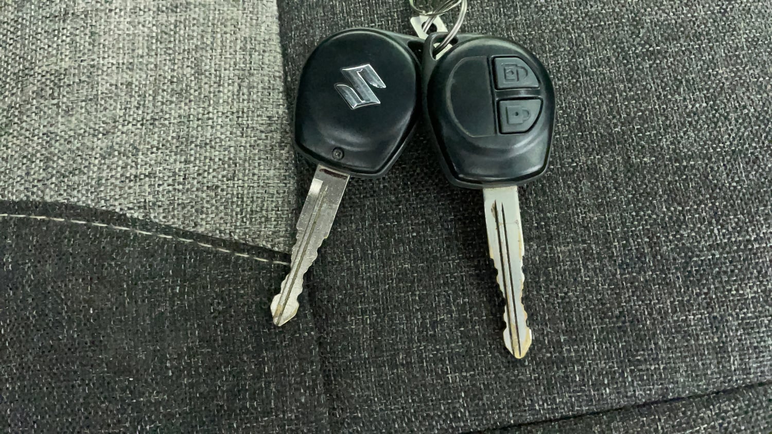 Used 2016 Maruti Suzuki Swift Lxi (O) Petrol Manual extra CAR KEY VIEW