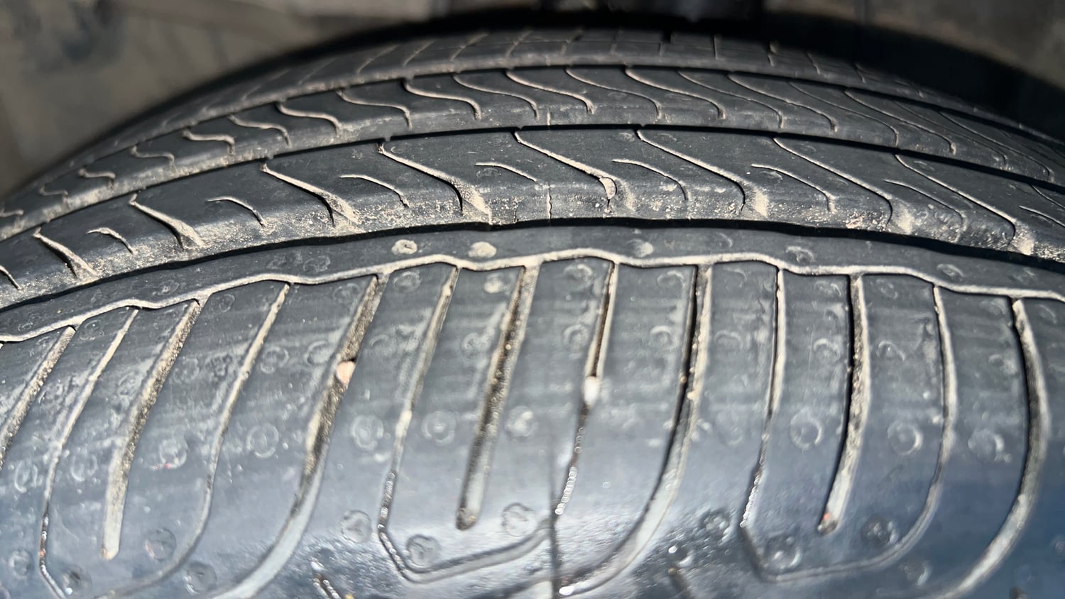 Used 2017 Honda City V Petrol Petrol Manual tyres LEFT FRONT TYRE TREAD VIEW