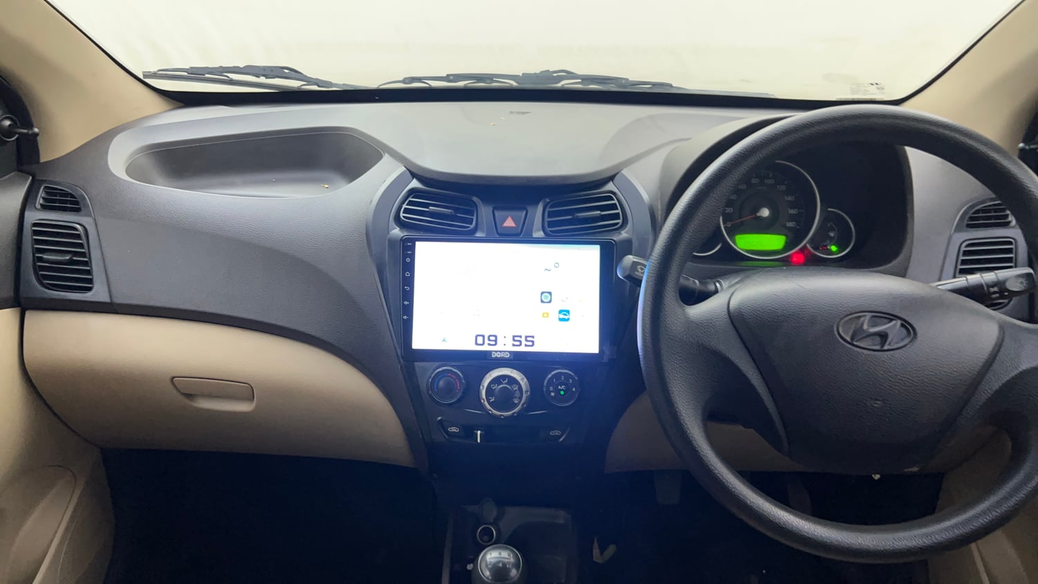 Used 2012 Hyundai Eon Magna + Petrol Manual interior MUSIC SYSTEM & AC CONTROL VIEW