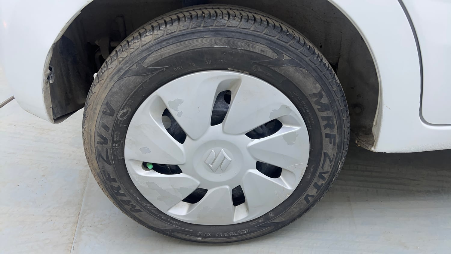 Used 2017 Maruti Suzuki Celerio VXi AMT Petrol Automatic tyres RIGHT REAR TYRE RIM VIEW