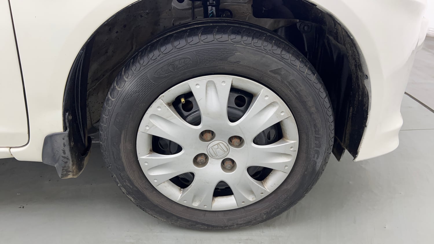 Used 2014 Honda Amaze 1.2 S i-VTEC Petrol Manual tyres RIGHT FRONT TYRE RIM VIEW