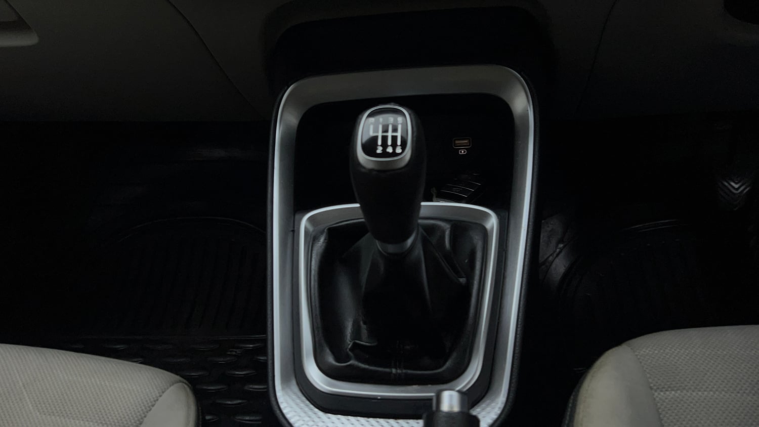 Used 2021 Kia Sonet HTX 1.0 iMT Petrol Manual interior GEAR  KNOB VIEW