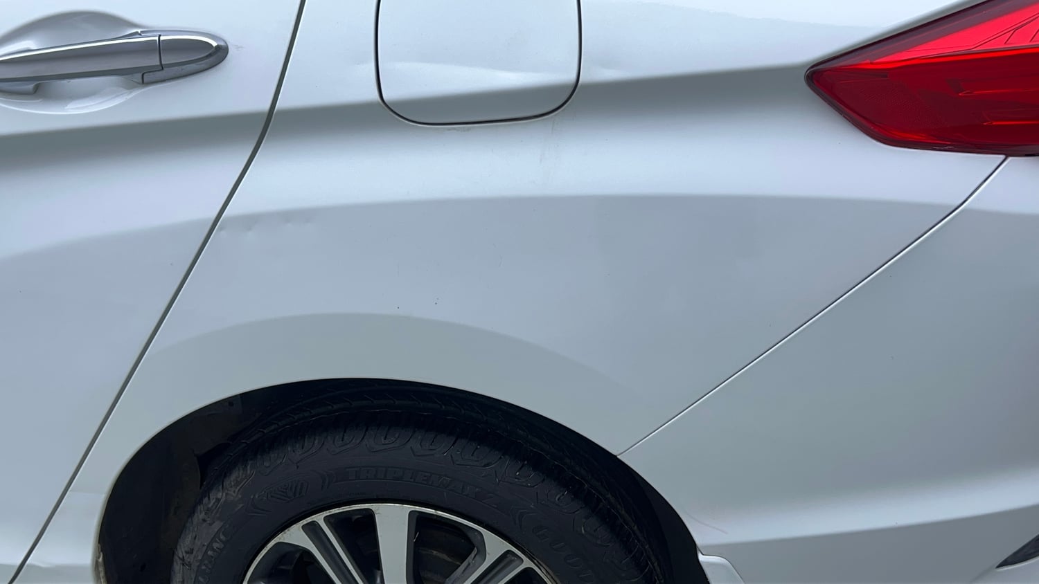 Used 2017 Honda City V Petrol Petrol Manual dents MINOR DENT