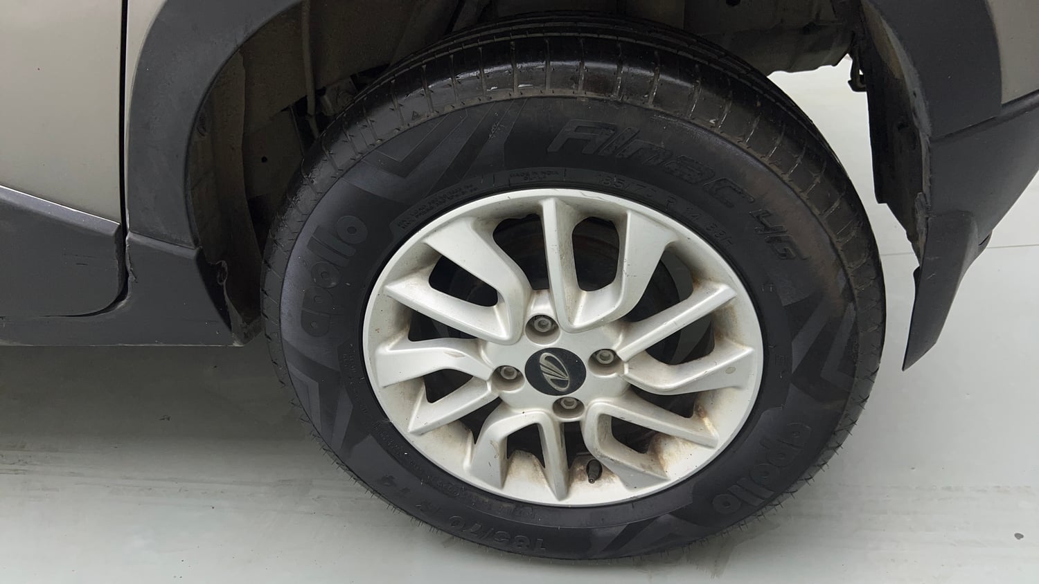 Used 2017 Mahindra KUV100 K6 6 STR Petrol Manual tyres LEFT REAR TYRE RIM VIEW