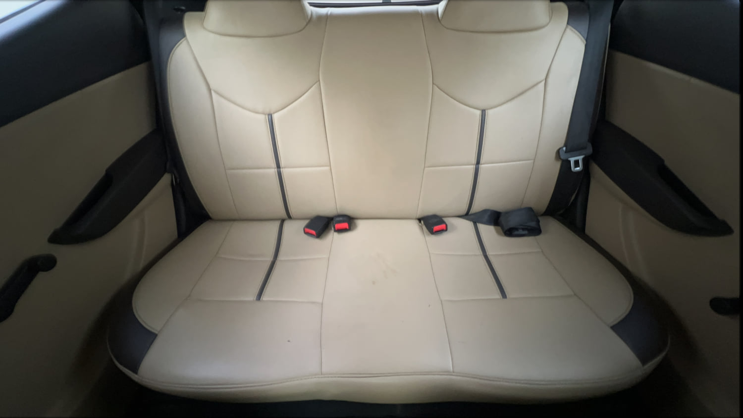 Used 2012 Hyundai Eon Magna + Petrol Manual interior REAR SEAT CONDITION VIEW