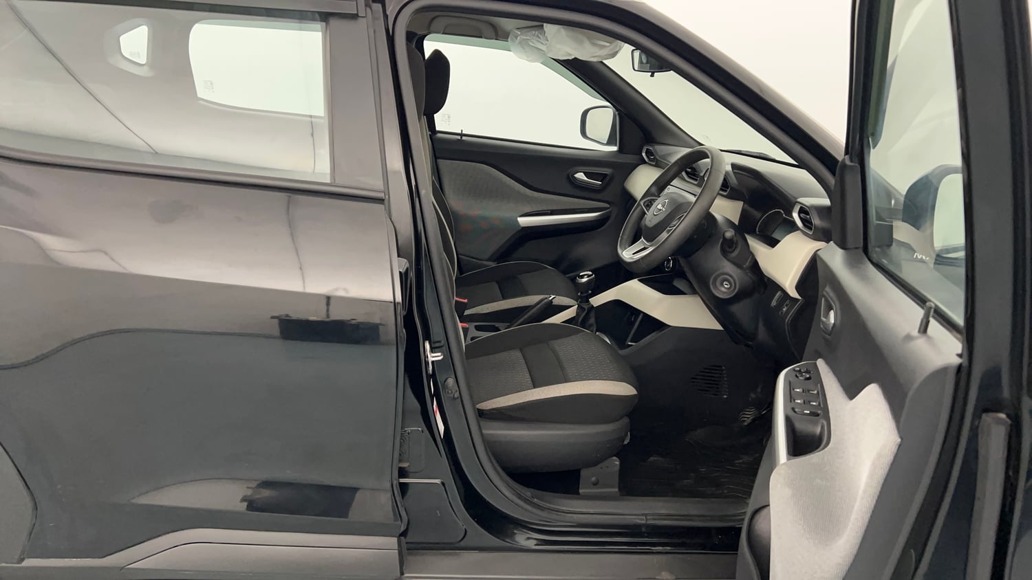 Used 2024 Nissan Magnite XL Petrol Manual interior RIGHT SIDE FRONT DOOR CABIN VIEW