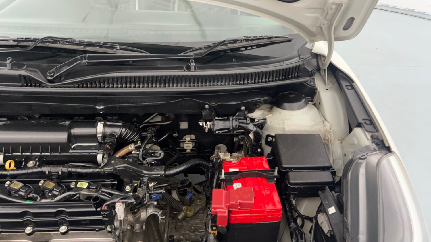 Used 2020 Maruti Suzuki Baleno Delta Petrol Manual engine ENGINE LEFT SIDE HINGE & APRON VIEW