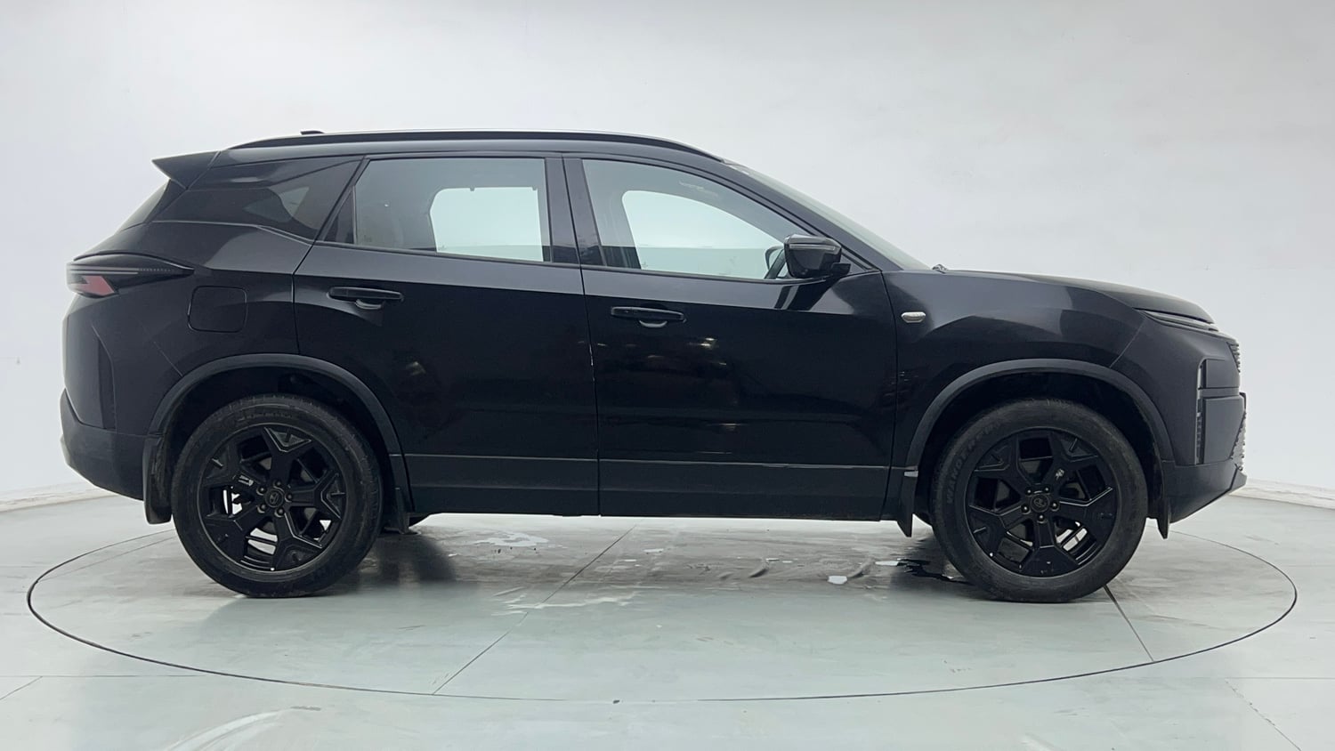Used 2024 Tata Harrier Fearless Plus Dark Edition AT Diesel Automatic exterior RIGHT SIDE VIEW