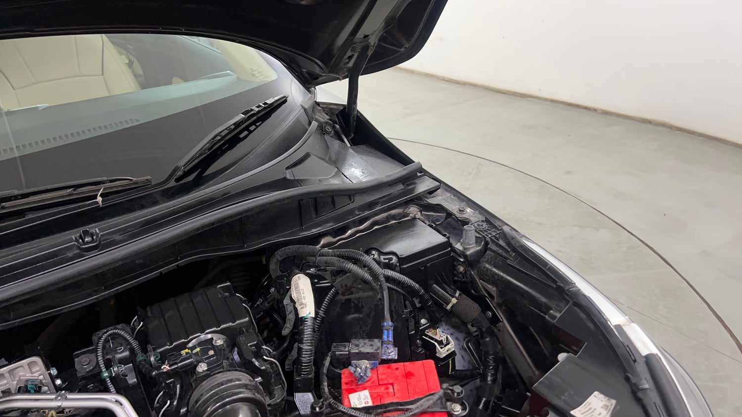 Used 2021 Honda City V CVT Petrol Petrol Automatic engine ENGINE LEFT SIDE HINGE & APRON VIEW