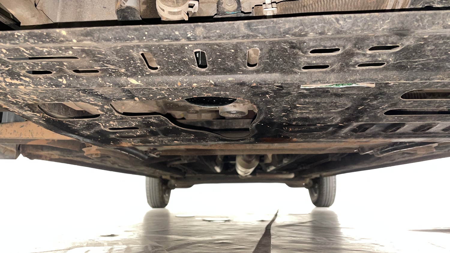 Used 2022 Renault Triber Limited Edition Petrol Manual extra FRONT LEFT UNDERBODY VIEW