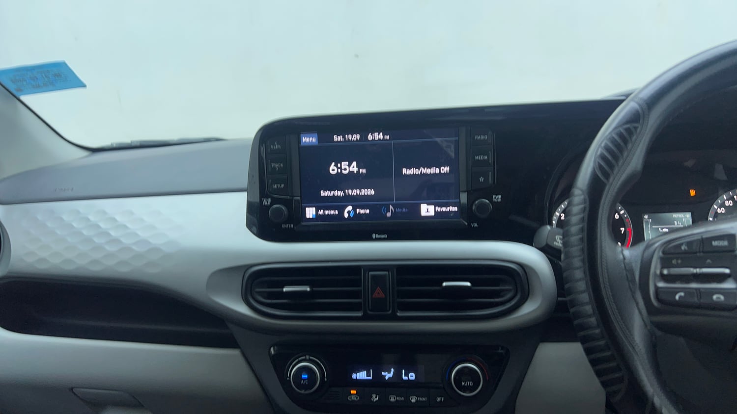 Used 2022 Hyundai Grand i10 Nios Sportz 1.2 Kappa VTVT CNG Cng Manual top_features Integrated (in-dash) music system