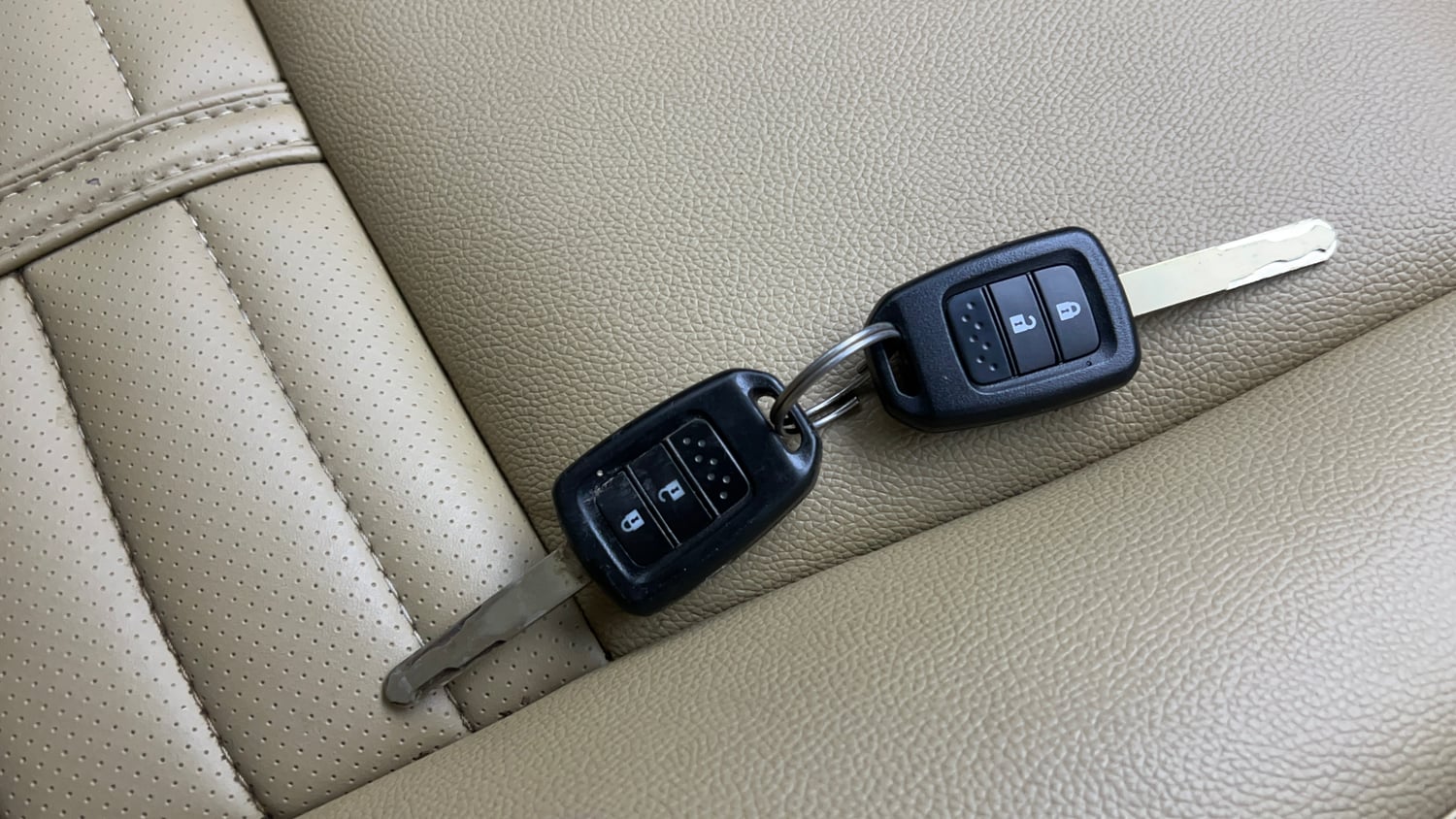 Used 2016 Honda City V Petrol Manual extra CAR KEY VIEW