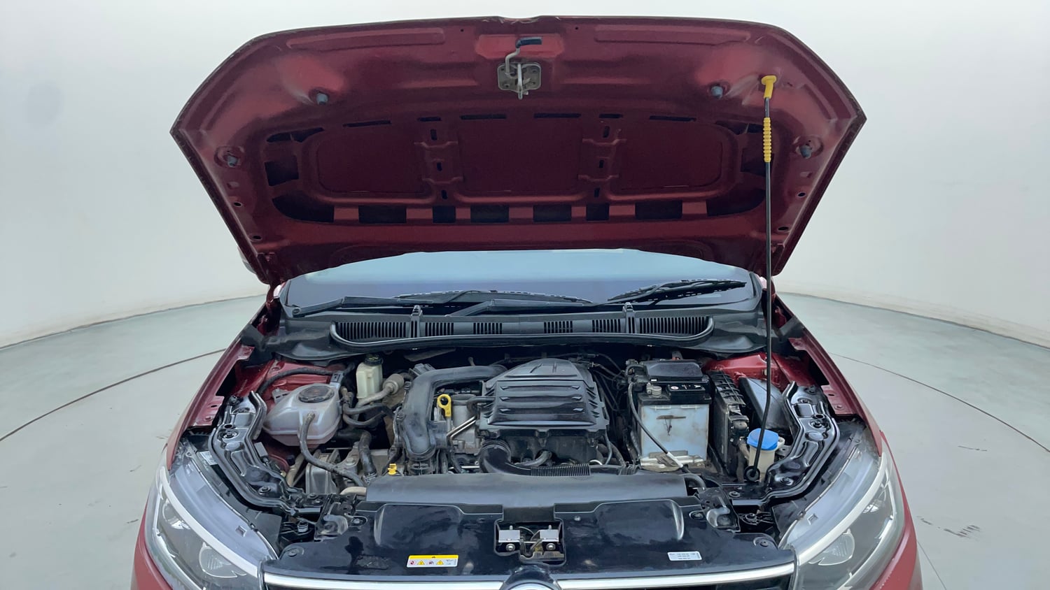 Used 2022 Volkswagen Virtus Topline 1.0 TSI MT Petrol Manual engine ENGINE & BONNET OPEN FRONT VIEW