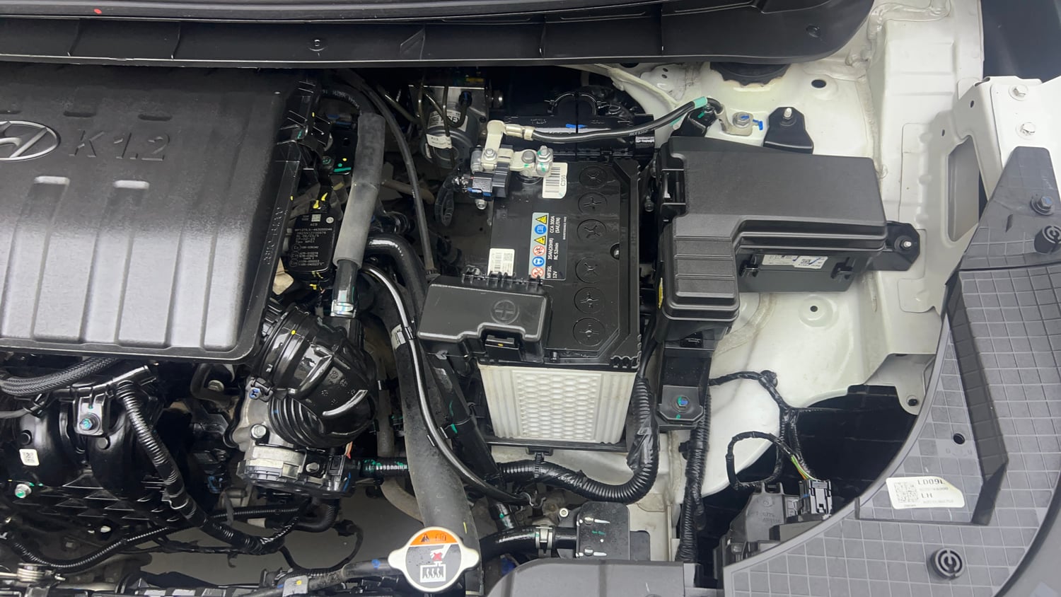 Used 2025 Hyundai Exter SX Tech 1.2 HY-CNG DUO MT Cng Manual engine ENGINE LEFT SIDE VIEW