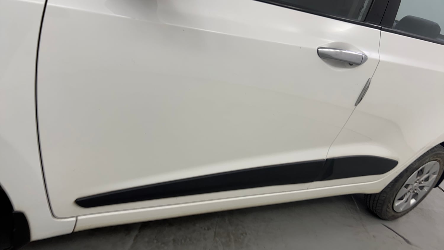 Used 2015 Hyundai Xcent Base 1.2 Petrol Manual dents MINOR SCRATCH