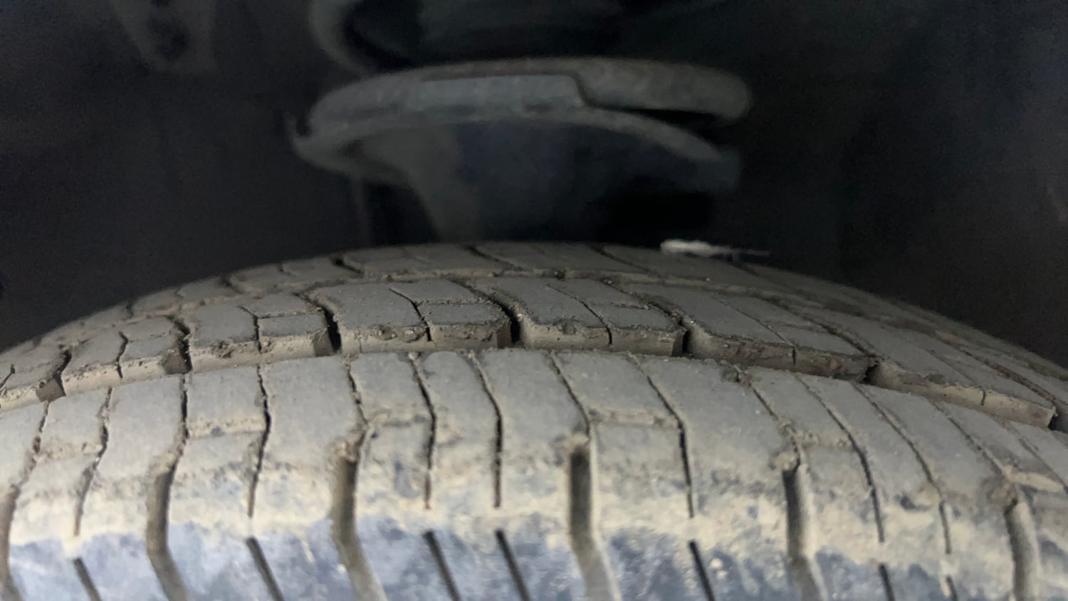 Used 2012 Hyundai i10 Sportz 1.2 Kappa2 Petrol Manual tyres LEFT FRONT TYRE TREAD VIEW