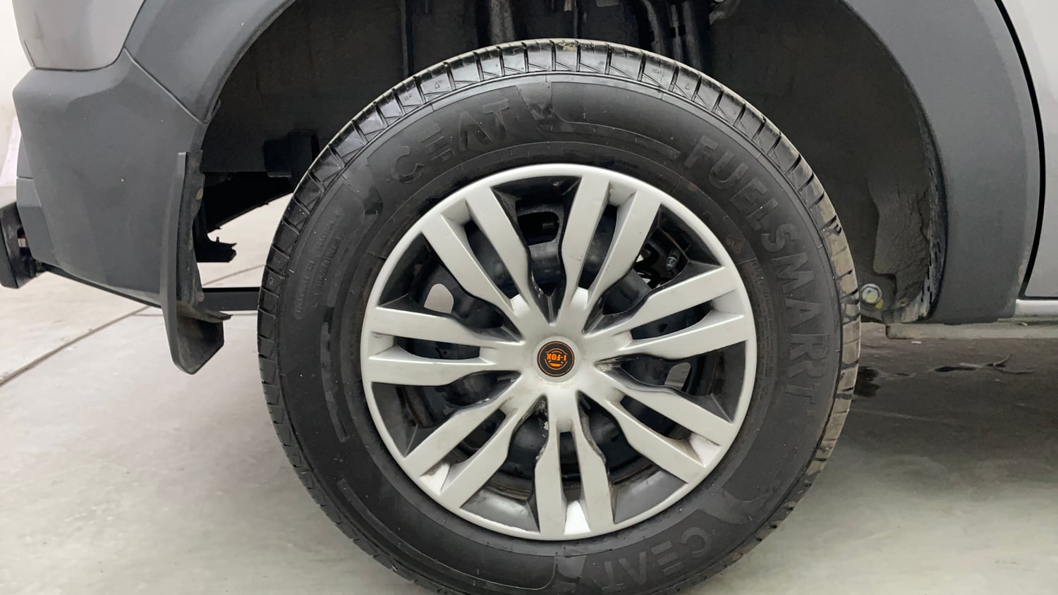 Used 2026 Renault Triber Evolution Petrol Manual tyres RIGHT REAR TYRE RIM VIEW