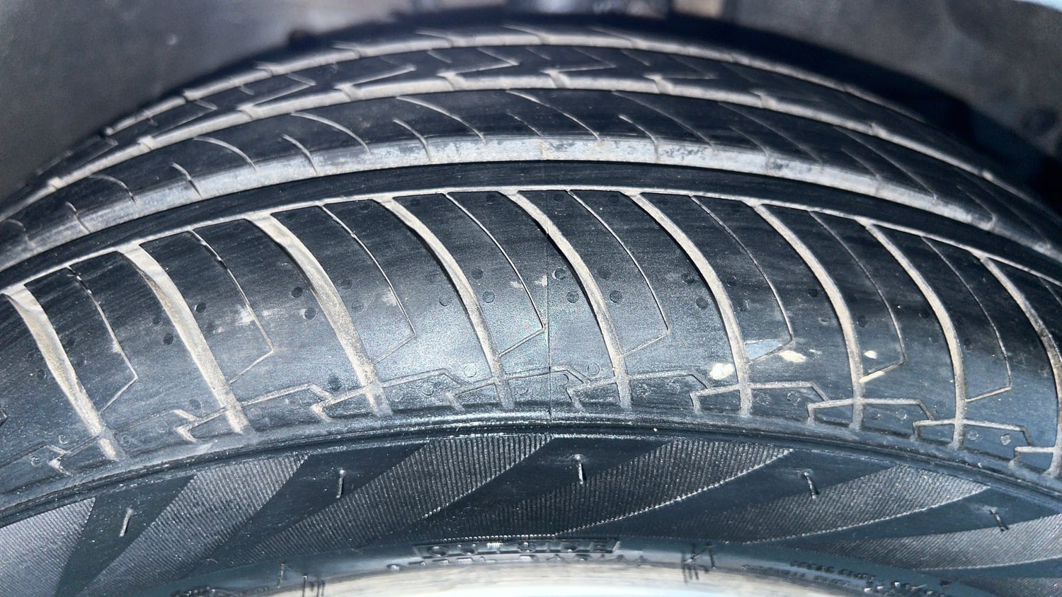 Used 2016 Honda City V Petrol Manual tyres RIGHT FRONT TYRE TREAD VIEW