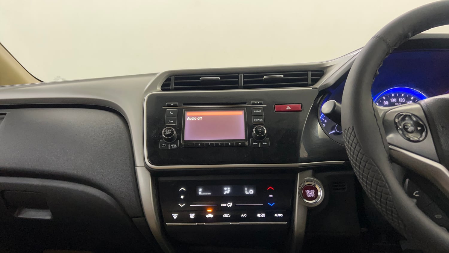 Used 2016 Honda City VX Petrol Manual interior MUSIC SYSTEM & AC CONTROL VIEW